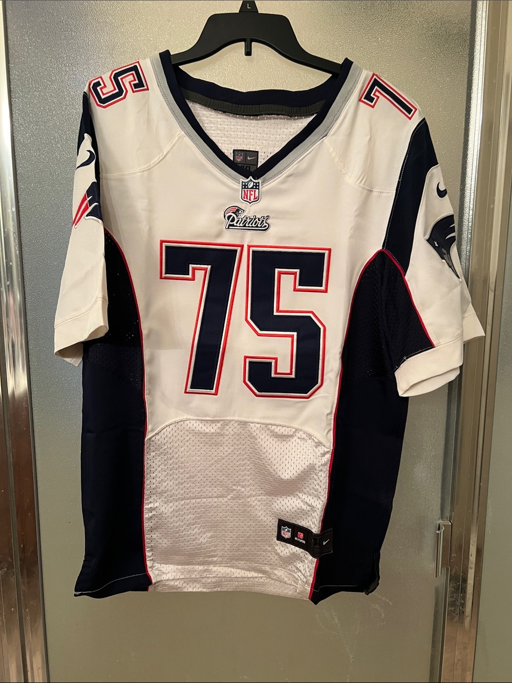 Nike Men's White & Navy New England Patriots Wilfork #75 Football Jersey